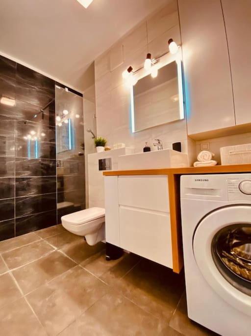 Spacious,Stylish And Comfortable 2 Room Apartment With Million Dollar View Warschau Buitenkant foto